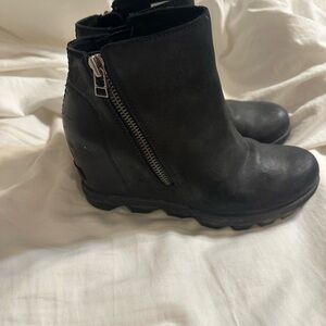 Sorel Black Ankle Booties with Zipper